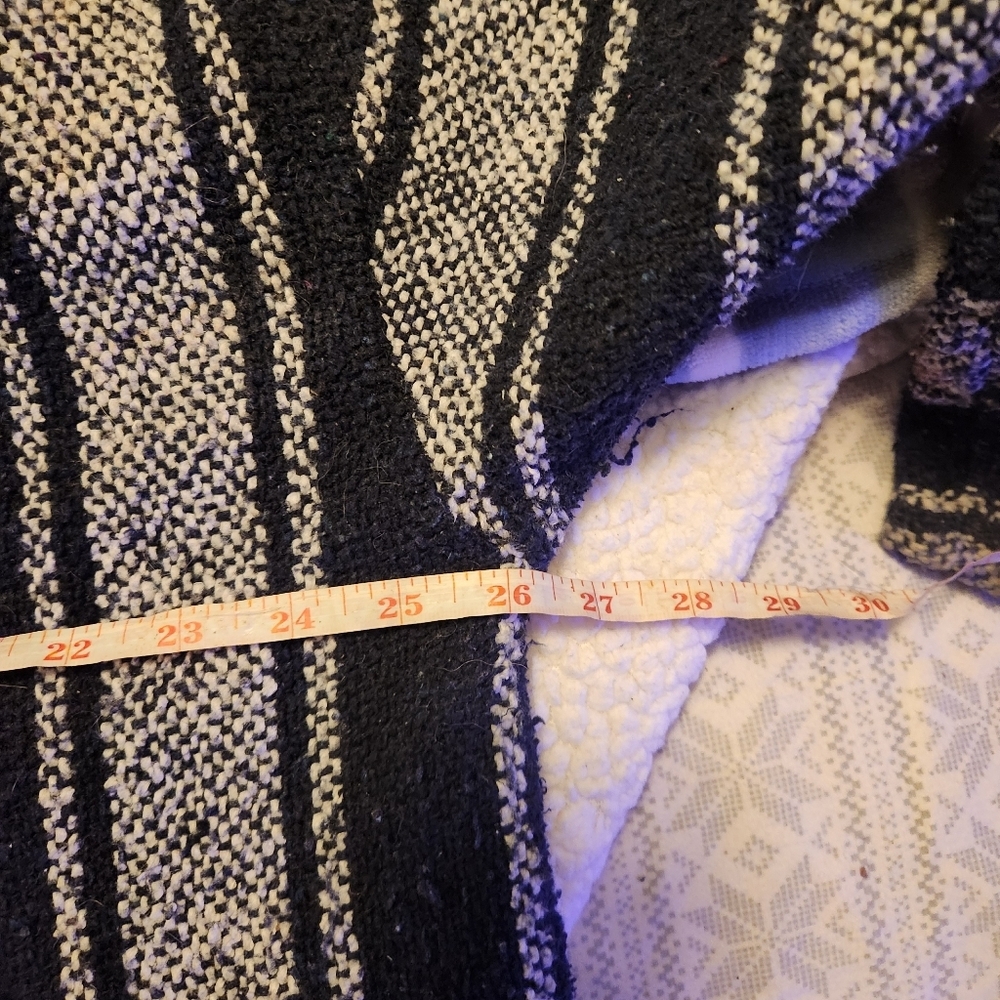 Poncho - Picture 4 of 5